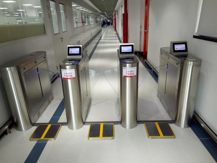 某某電子廠靜電檢測系統 黃色儀器